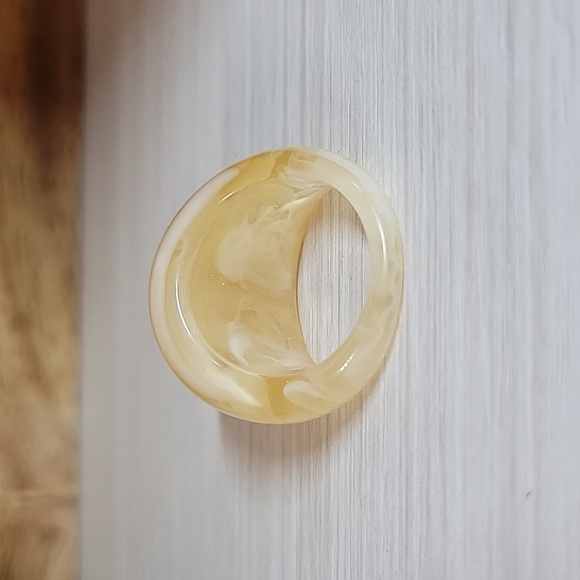 CARAMEL CREAM SWIRL DOME RING - Picture 6 of 7